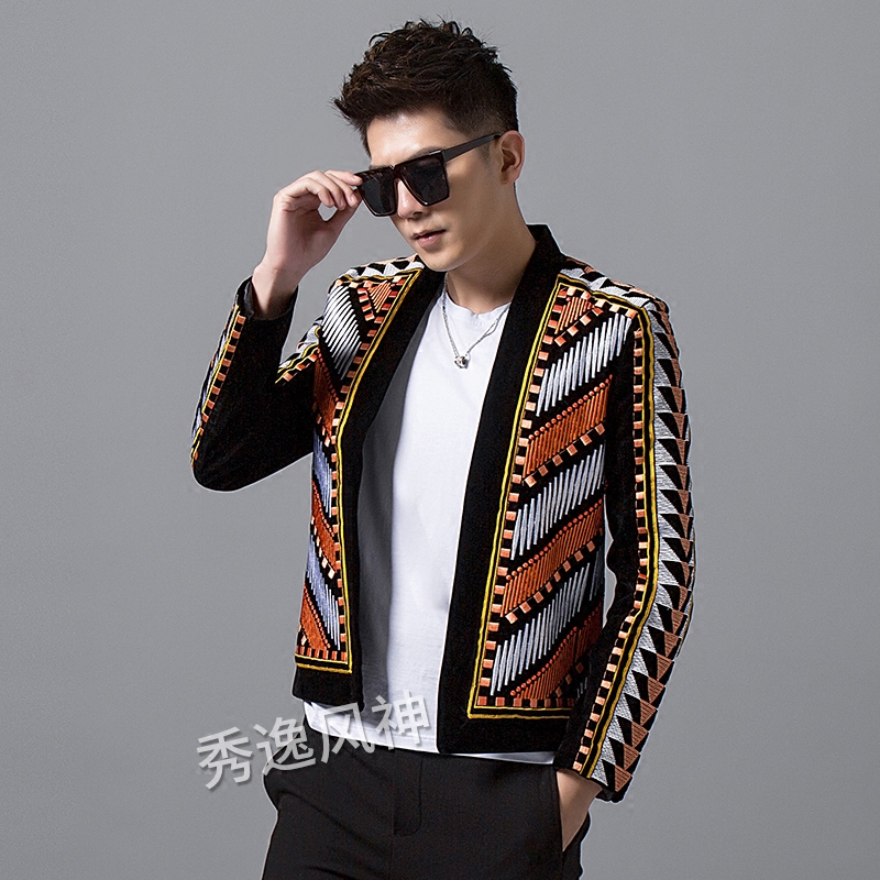 Ethnic Fashion Imports - Ethnischer Anzug im Importierten Samt-Stil mit